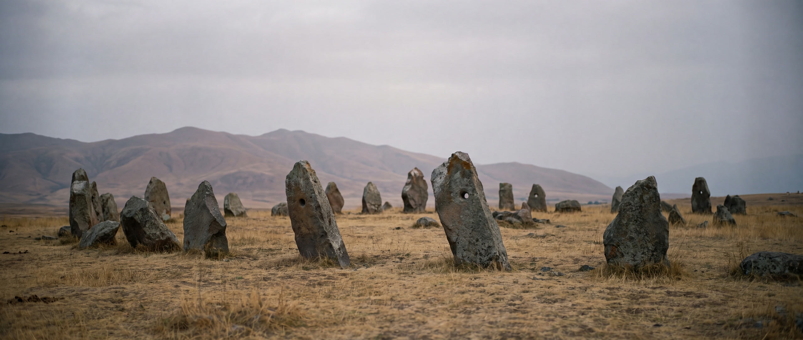 Die prähistorischen Steinsetzungen von Sorats Karer auf der Syunik-Hochebene