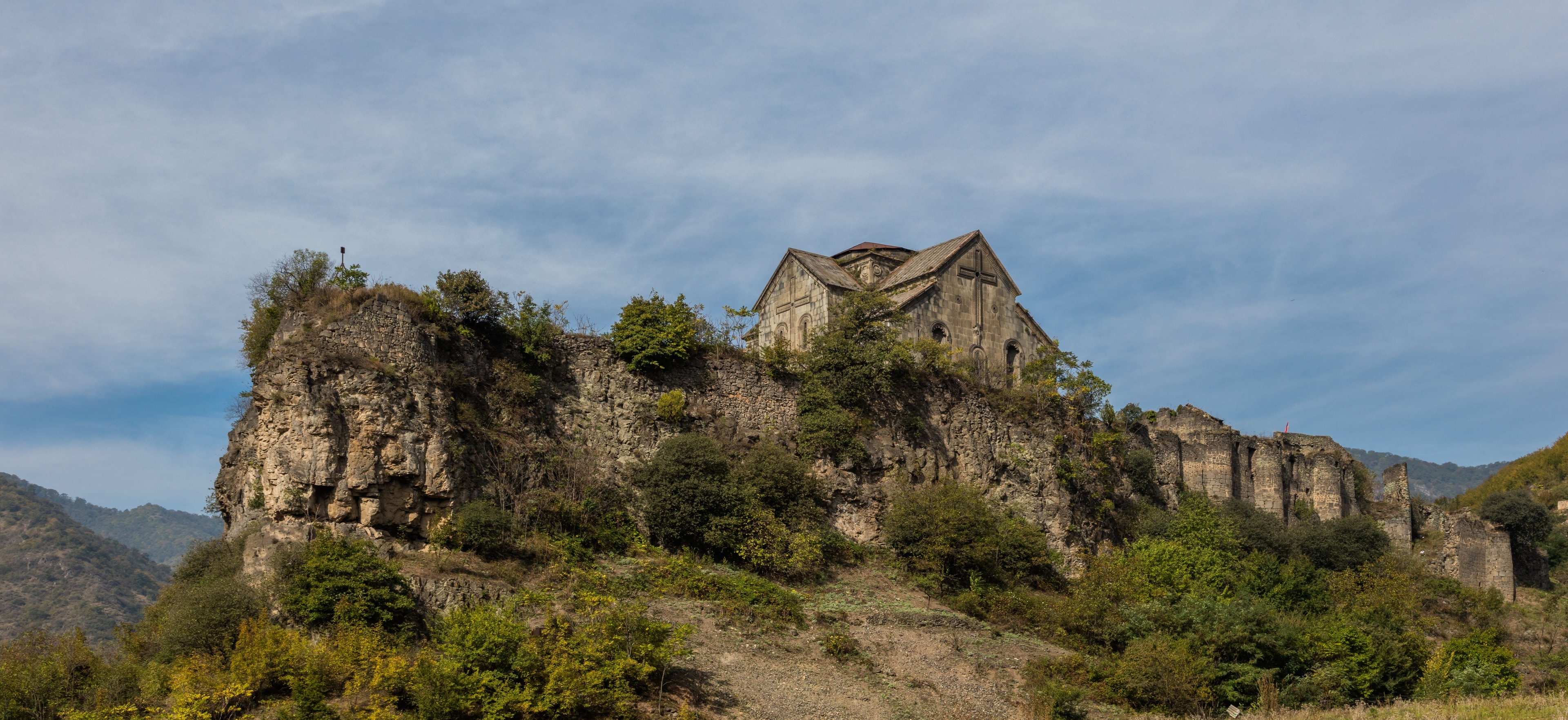 Klosterfestung Akhtala über der Schlucht in Lori