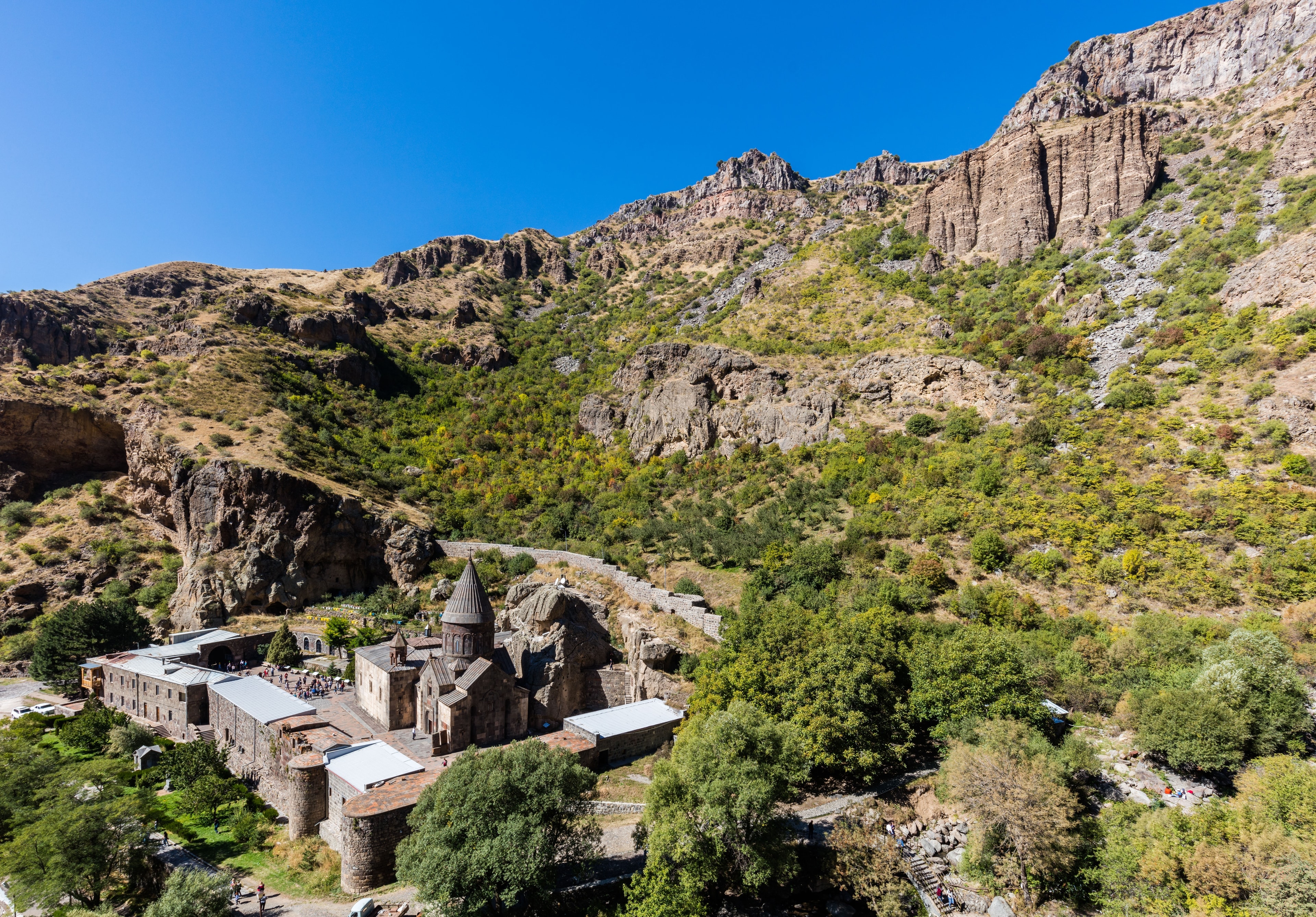 Ornamentale Steinmetzarbeiten am Kloster Geghard im Azat-Tal, Armenien