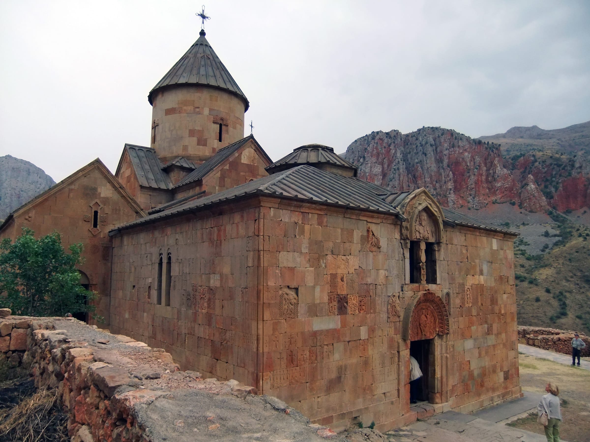Tamarisken-Aue in der Schlucht an der Zufahrt zum Kloster Noravank
