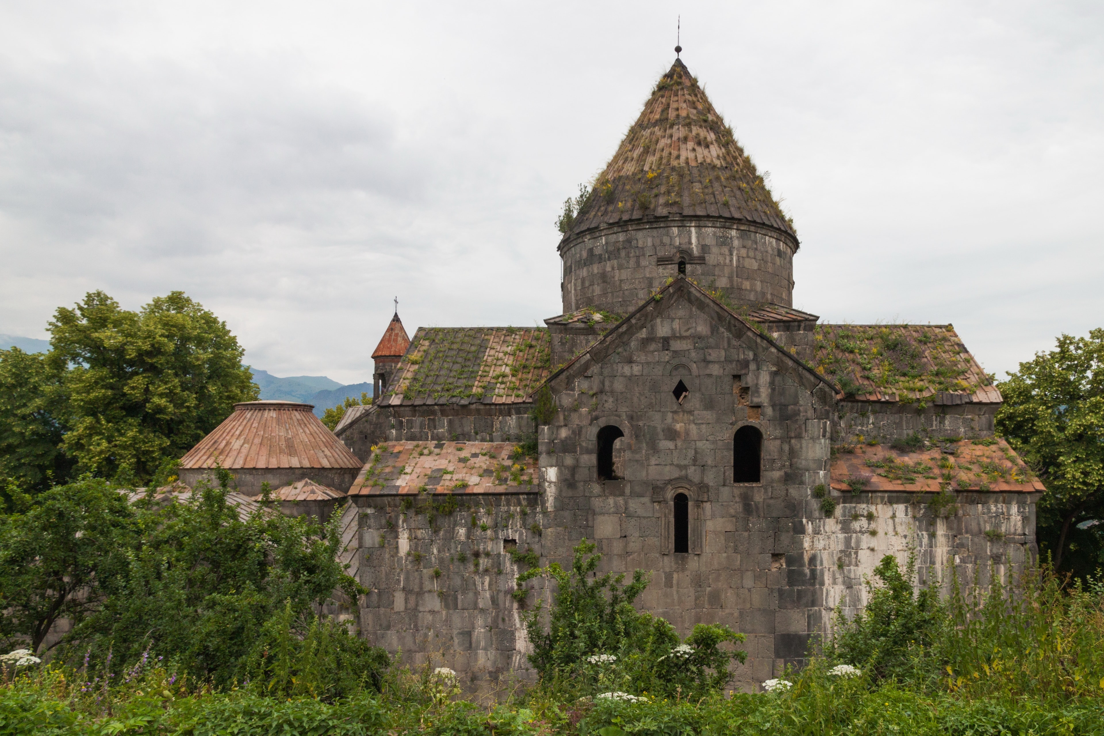 Sanahin-Kloster aus grauem Basalt über der Debed-Schlucht in Lori