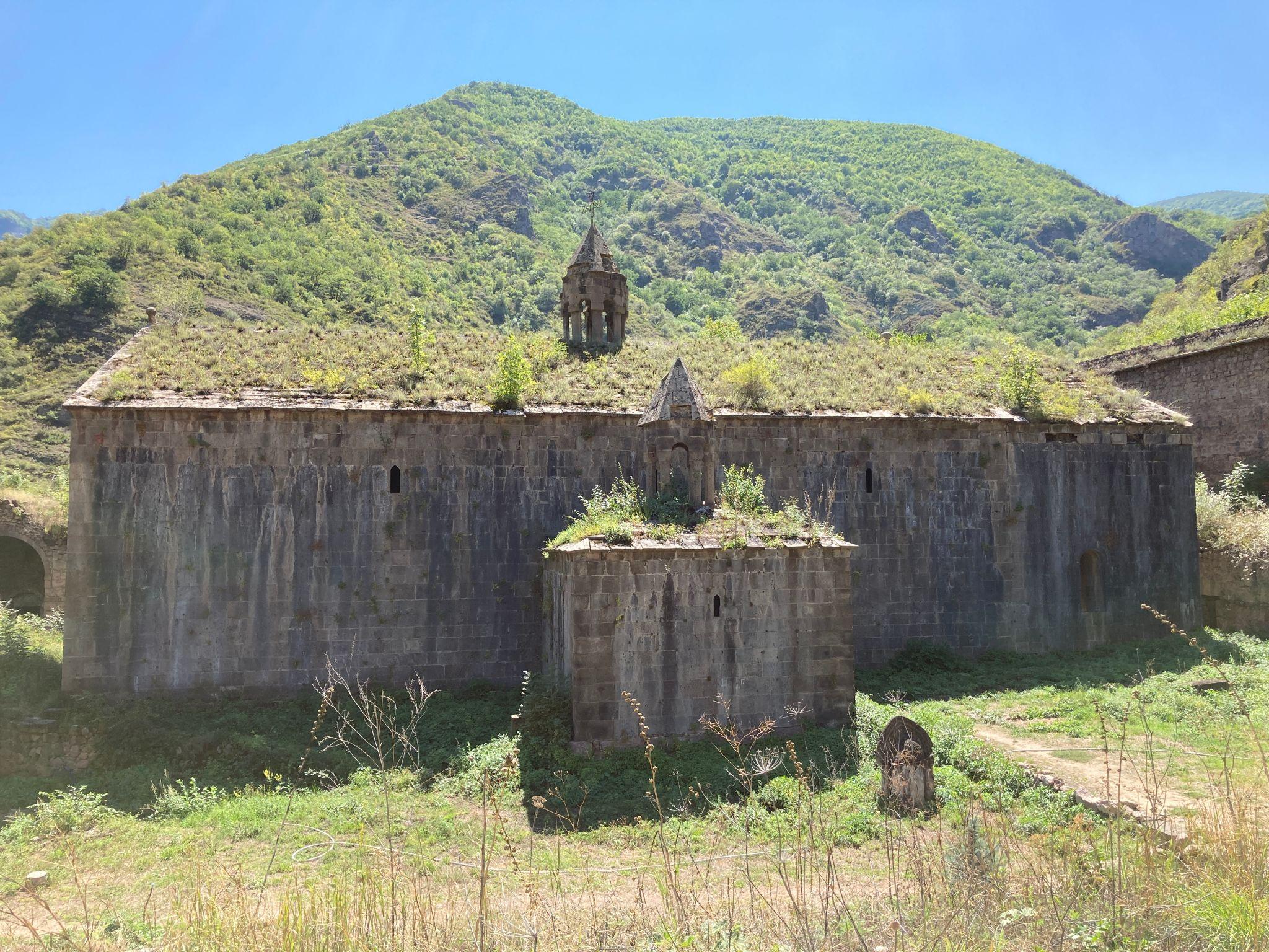 Mauern und Türme der Großen Eremitage von Tatev im Vorotan-Tal